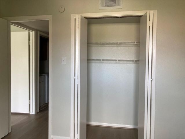 3075 Walnut Bend Lane 33, Houston, TX 77042