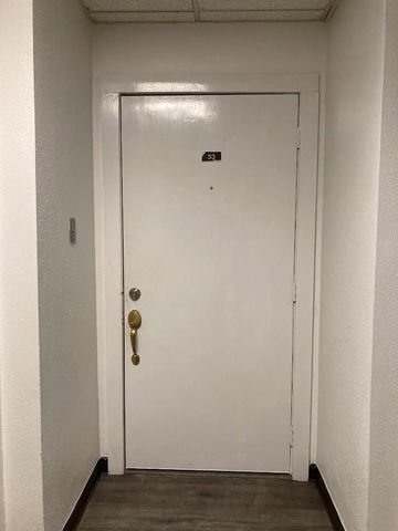 3075 Walnut Bend Lane 33, Houston, TX 77042