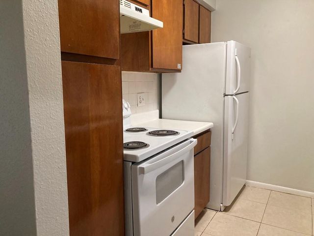 3075 Walnut Bend Lane 33, Houston, TX 77042