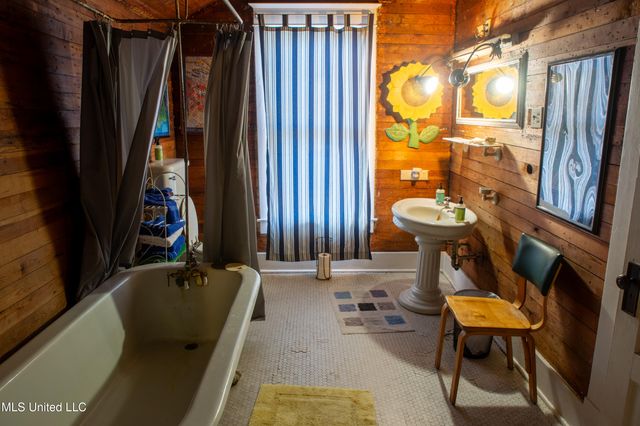 110 Catalpa Street, Clarksdale, MS 38614