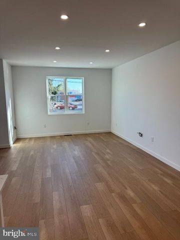 18 PINE ST, Westville, NJ 08093