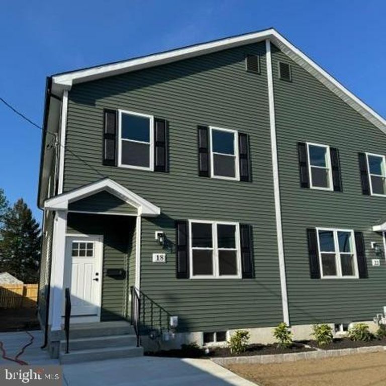 18 PINE ST, Westville, NJ 08093