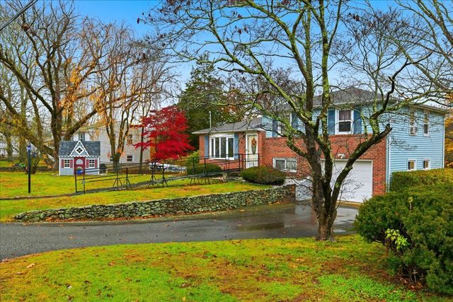 7 Barn Road, Ledyard, CT 06339