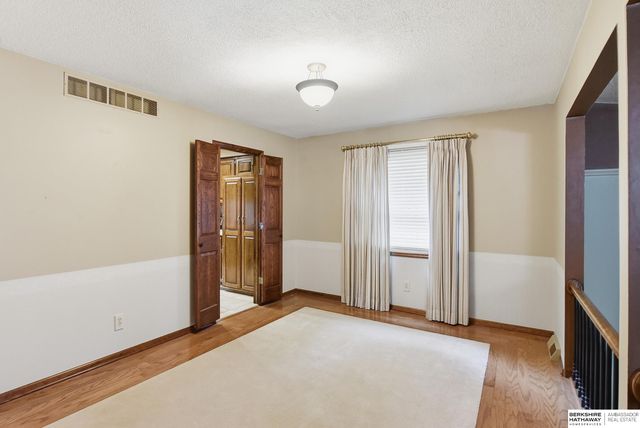 9259 Berry Street, Omaha, NE 68127