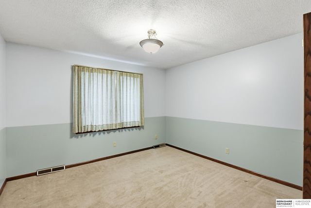 9259 Berry Street, Omaha, NE 68127