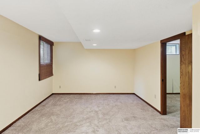9259 Berry Street, Omaha, NE 68127