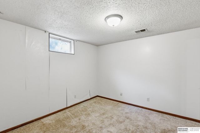 9259 Berry Street, Omaha, NE 68127