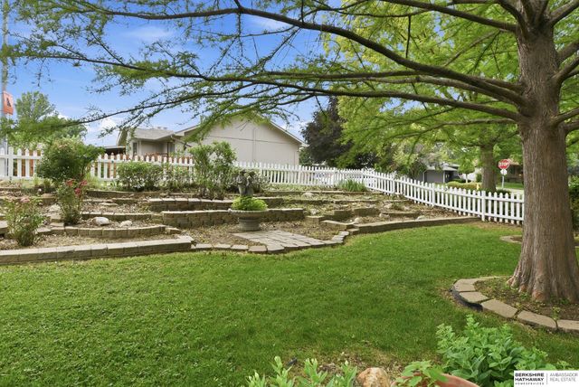 9259 Berry Street, Omaha, NE 68127