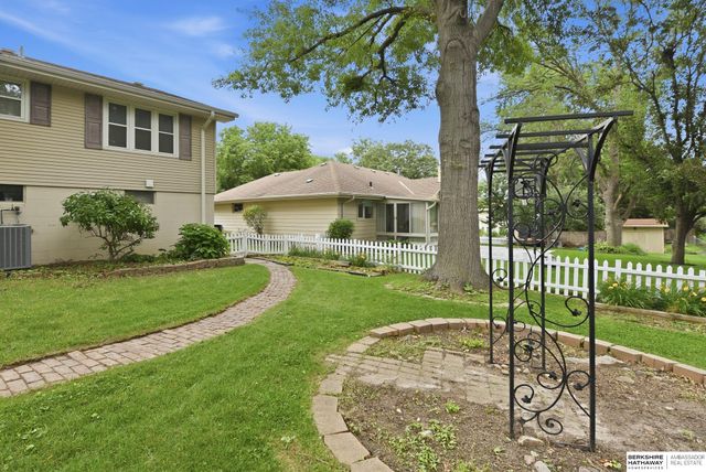 9259 Berry Street, Omaha, NE 68127