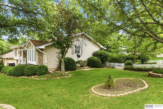 9259 Berry Street, Omaha, NE 68127