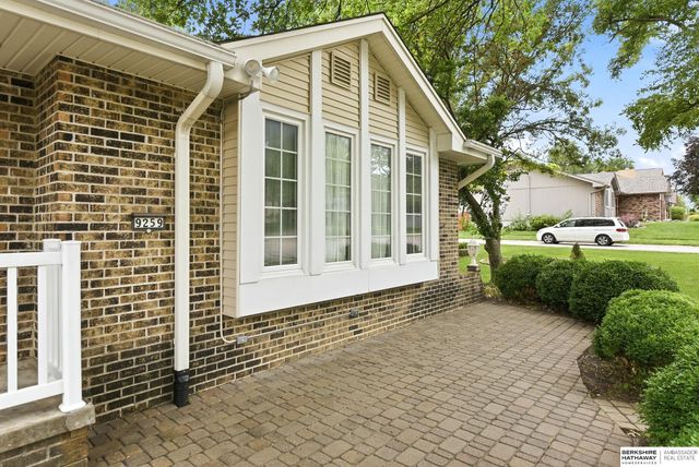 9259 Berry Street, Omaha, NE 68127