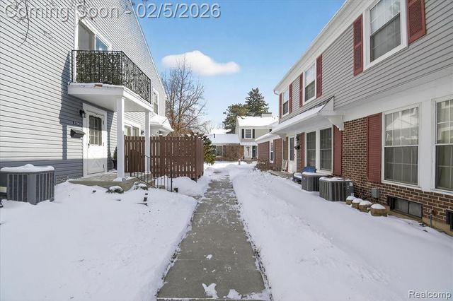 2736 Glenbridge Court, Ann Arbor, MI 48104