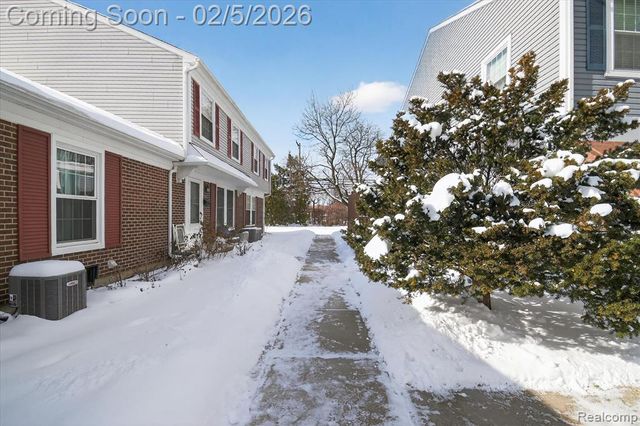 2736 Glenbridge Court, Ann Arbor, MI 48104