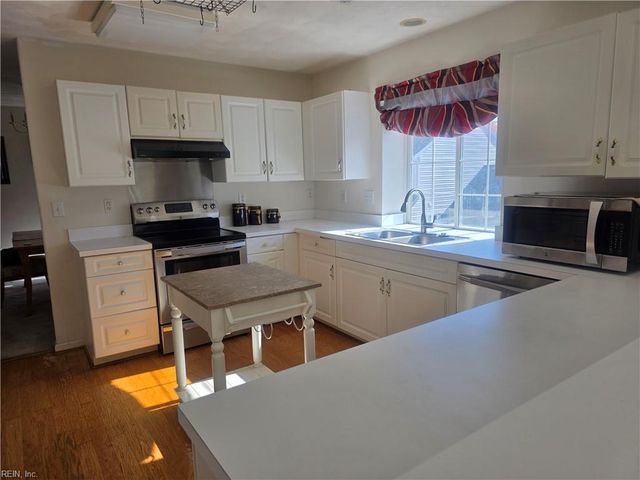 415 Prince Phillip CT, Chesapeake, VA 23320