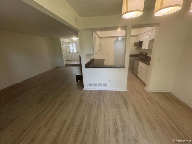 5392 Breeze Hill Place, Troy, MI 48098