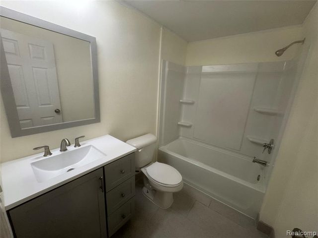 5392 Breeze Hill Place, Troy, MI 48098