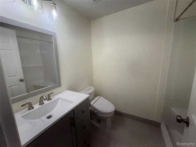 5392 Breeze Hill Place, Troy, MI 48098