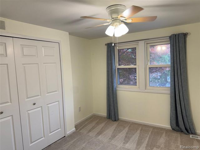 5392 Breeze Hill Place, Troy, MI 48098