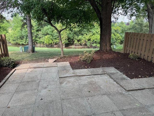 5392 Breeze Hill Place, Troy, MI 48098