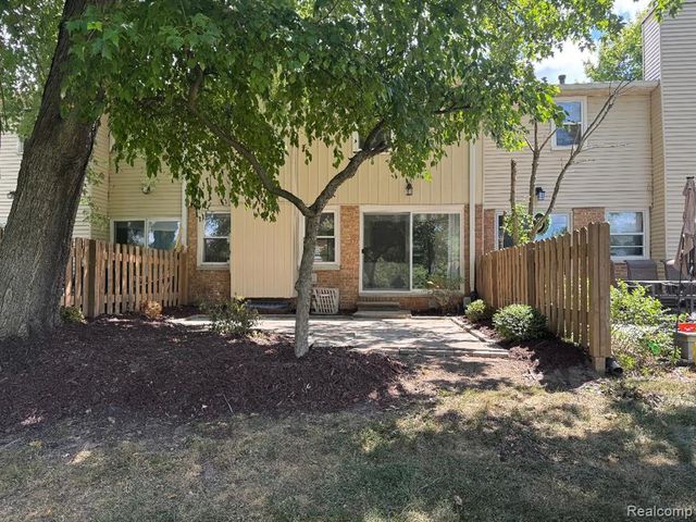 5392 Breeze Hill Place, Troy, MI 48098