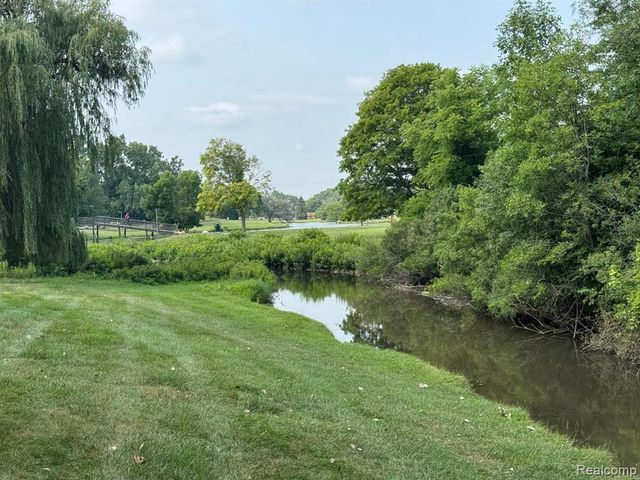 5392 Breeze Hill Place, Troy, MI 48098