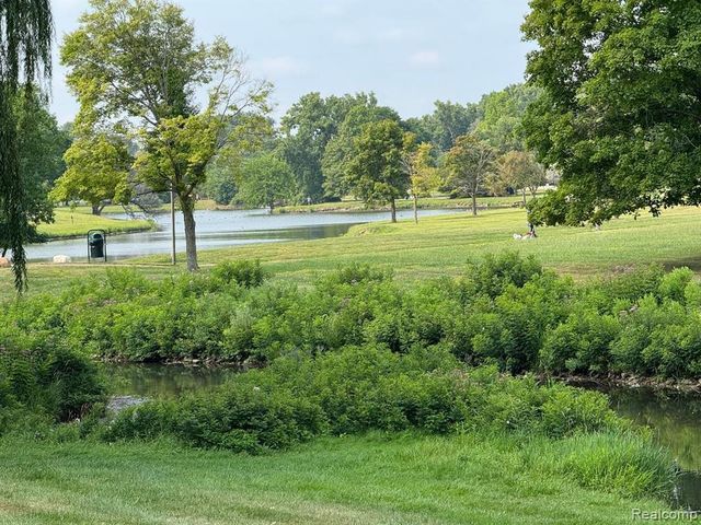 5392 Breeze Hill Place, Troy, MI 48098