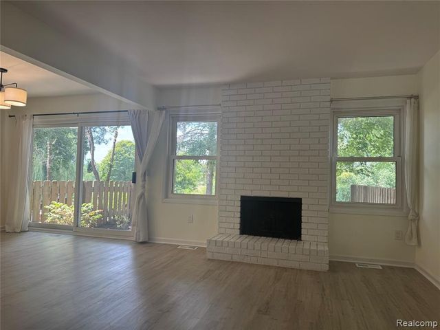 5392 Breeze Hill Place, Troy, MI 48098