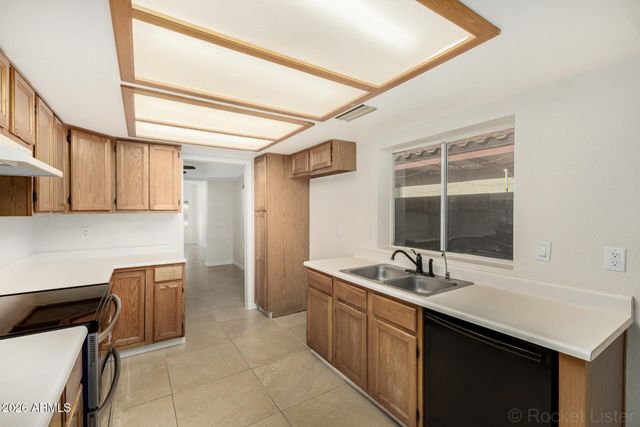 5602 W Mercer Lane, Glendale, AZ 85304