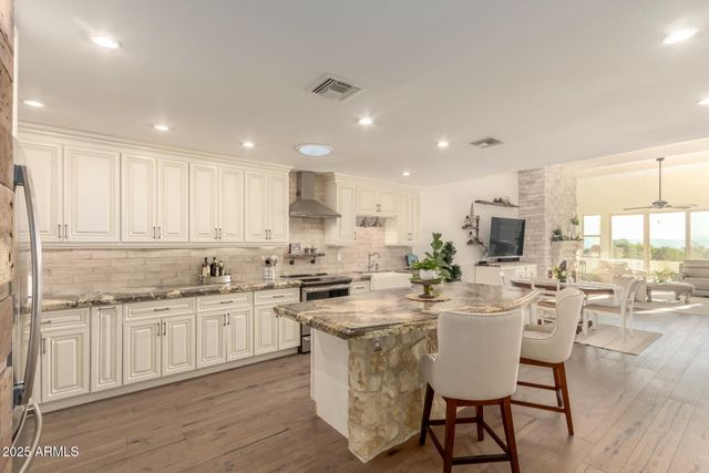 3800 E Lincoln Drive E 37, Phoenix, AZ 85018