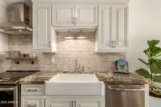 3800 E Lincoln Drive E 37, Phoenix, AZ 85018