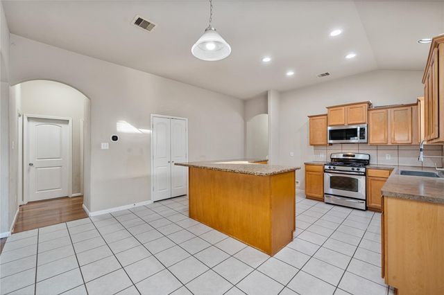 7911 Summerdale Drive, Rosenberg, TX 77469