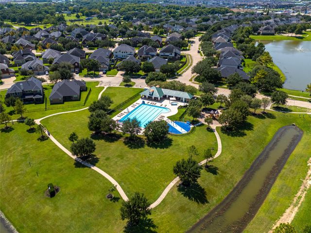 7911 Summerdale Drive, Rosenberg, TX 77469