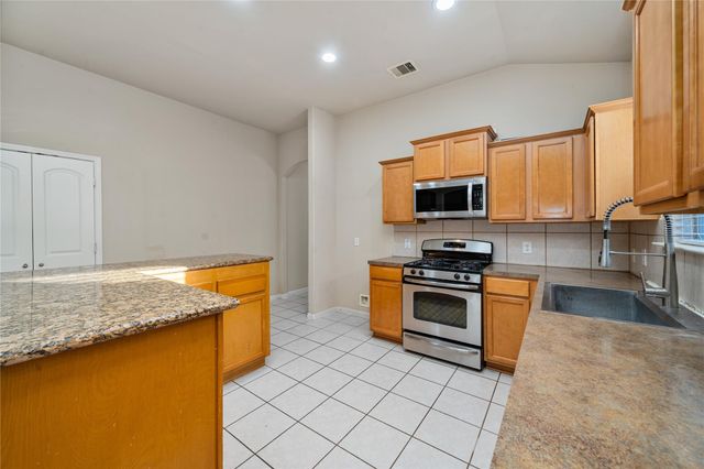 7911 Summerdale Drive, Rosenberg, TX 77469