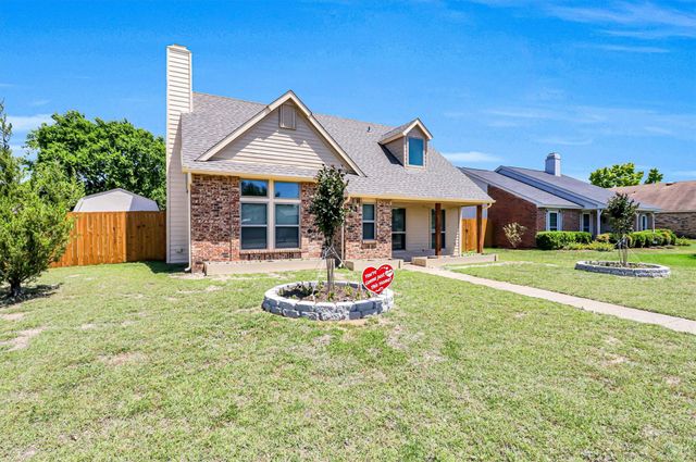 401 S Cannady Drive, Cedar Hill, TX 75104