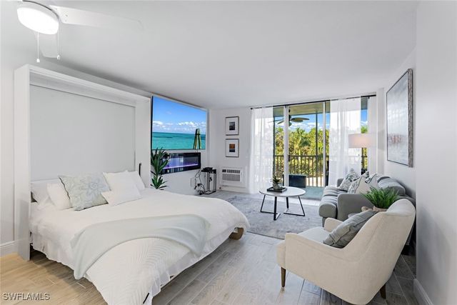 5 Bluebill AVE 205, Naples, FL 34108