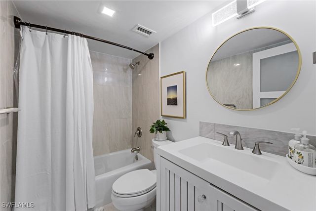 5 Bluebill AVE 205, Naples, FL 34108