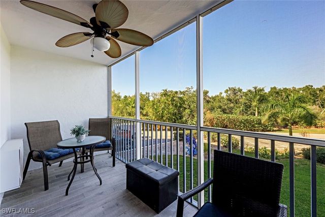 5 Bluebill AVE 205, Naples, FL 34108