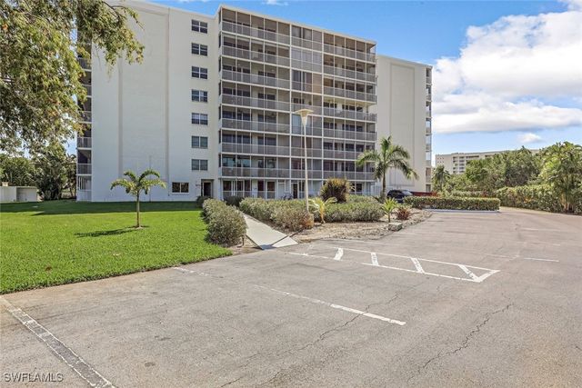 5 Bluebill AVE 205, Naples, FL 34108