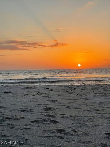 5 Bluebill AVE 205, Naples, FL 34108