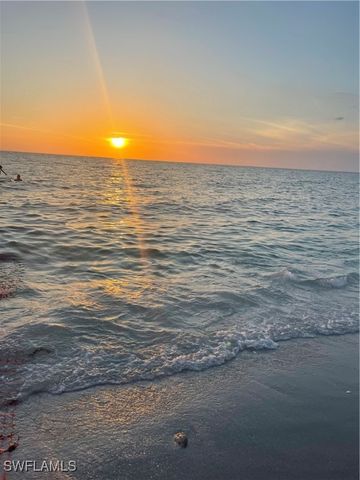 5 Bluebill AVE 205, Naples, FL 34108