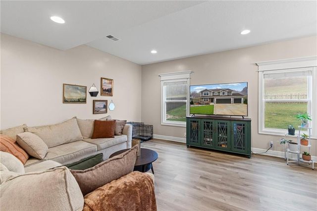 2413 SE Creek Ridge Court, Blue Springs, MO 64014