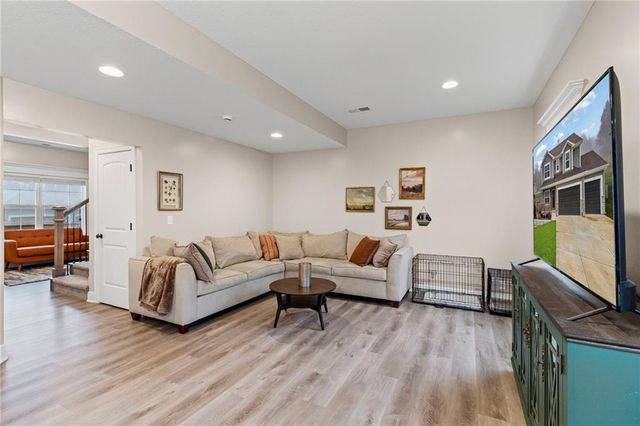 2413 SE Creek Ridge Court, Blue Springs, MO 64014