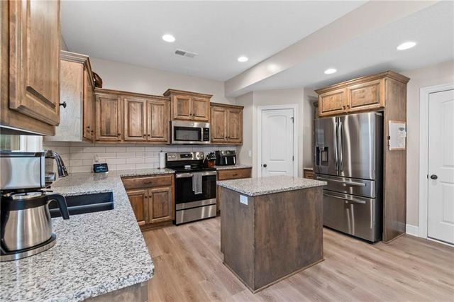 2413 SE Creek Ridge Court, Blue Springs, MO 64014