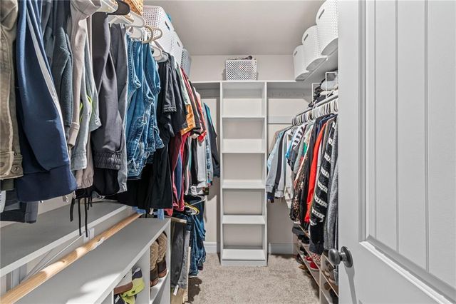 2413 SE Creek Ridge Court, Blue Springs, MO 64014