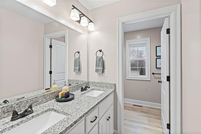 2413 SE Creek Ridge Court, Blue Springs, MO 64014