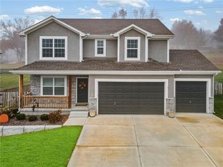 2413 SE Creek Ridge Court, Blue Springs, MO 64014