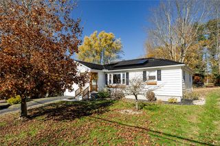 10 Fredonia Rd, Hempfield Twp, PA 16125