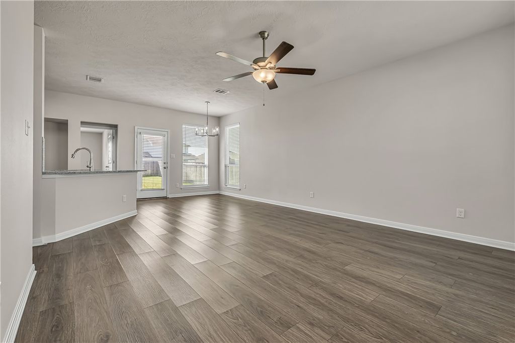 218 Cross Lane, Caldwell, TX 77836 — photo 2