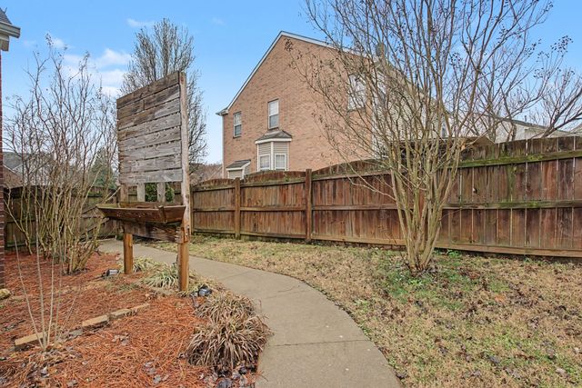 1030 Oakhall Dr, Mount Juliet, TN 37122