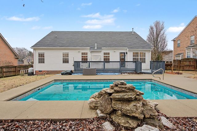 1030 Oakhall Dr, Mount Juliet, TN 37122